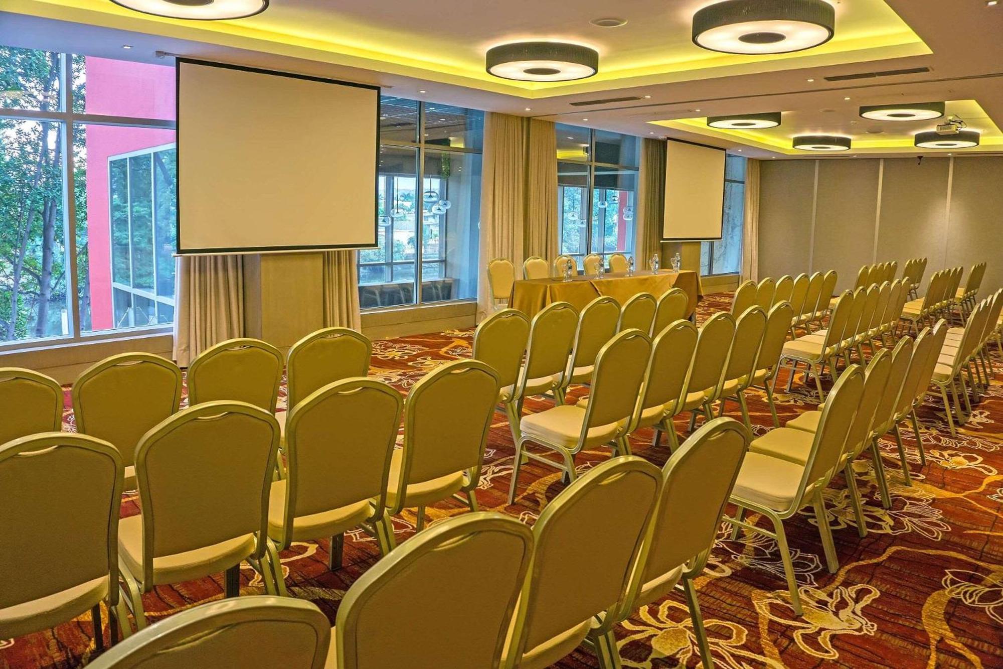 Radisson Hotel Guayaquil Kültér fotó Meeting room